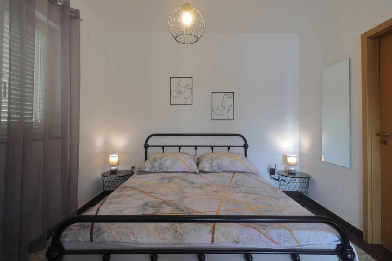 Apartman Studio Pesja Omišalj Buitenkant foto