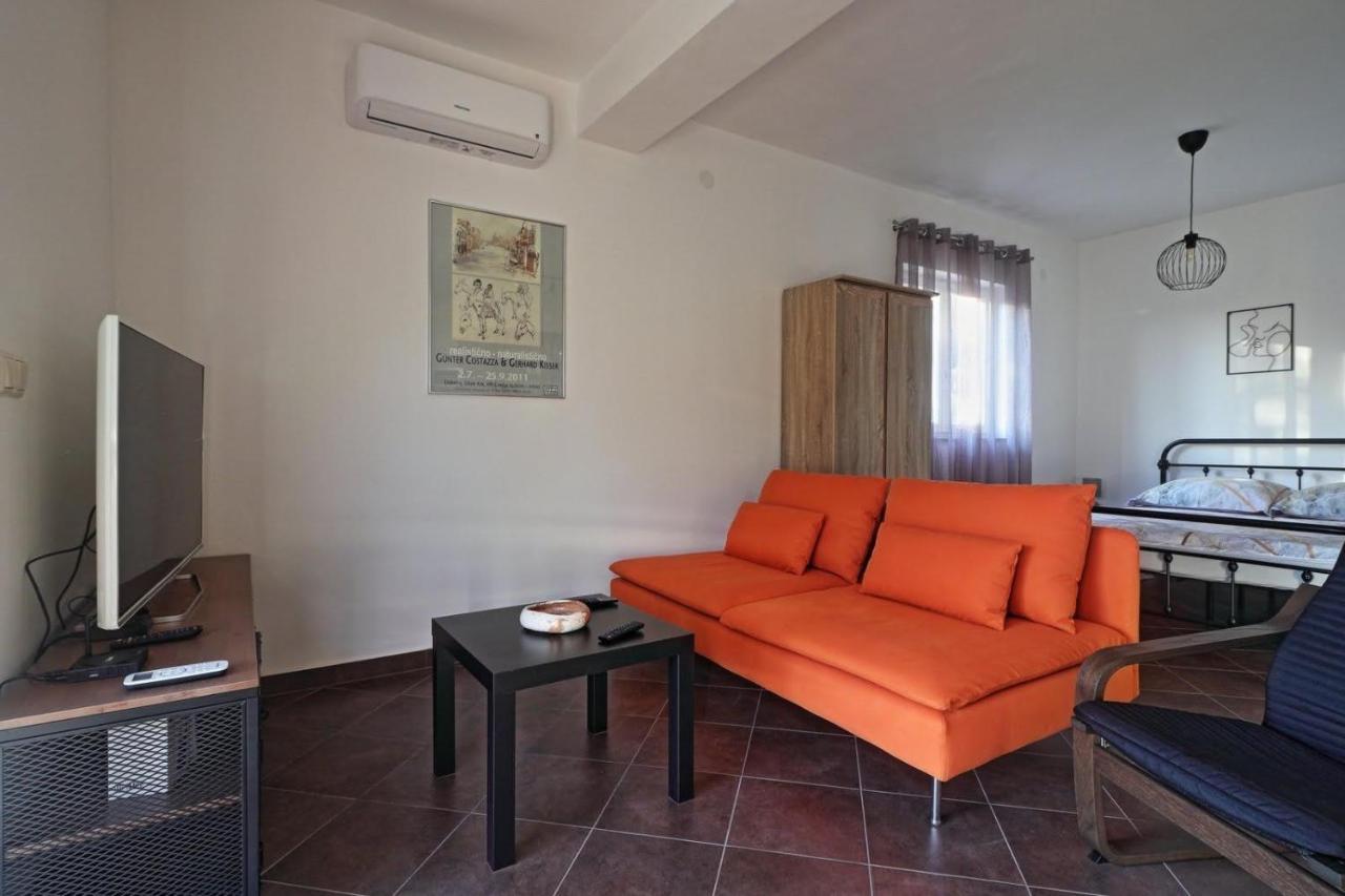Apartman Studio Pesja Omišalj Buitenkant foto